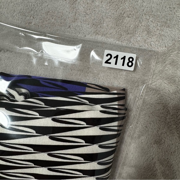 Diane Von Furstenberg 100% Silk Ruri Dress - Picture 9 of 9